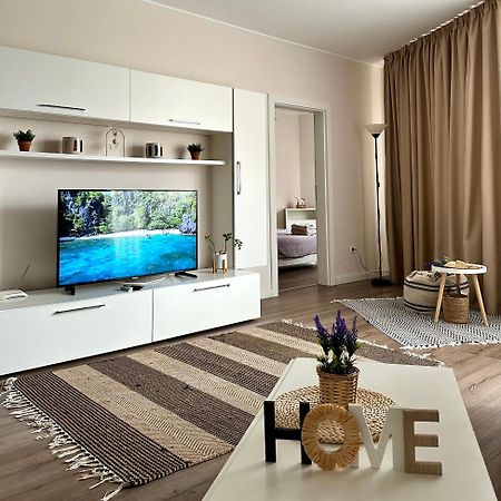 Moonlight Charming Shelter - 3Br 180º Balcony View Apartamento Oradea Exterior foto