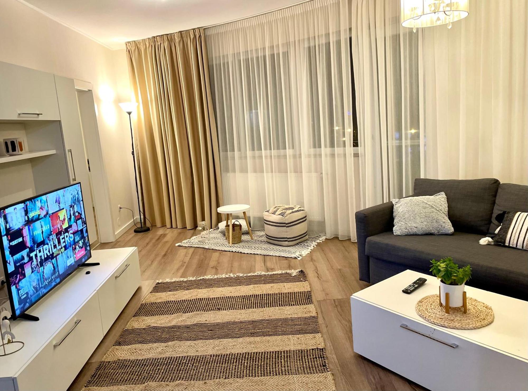Moonlight Charming Shelter - 3Br 180º Balcony View Apartamento Oradea Exterior foto