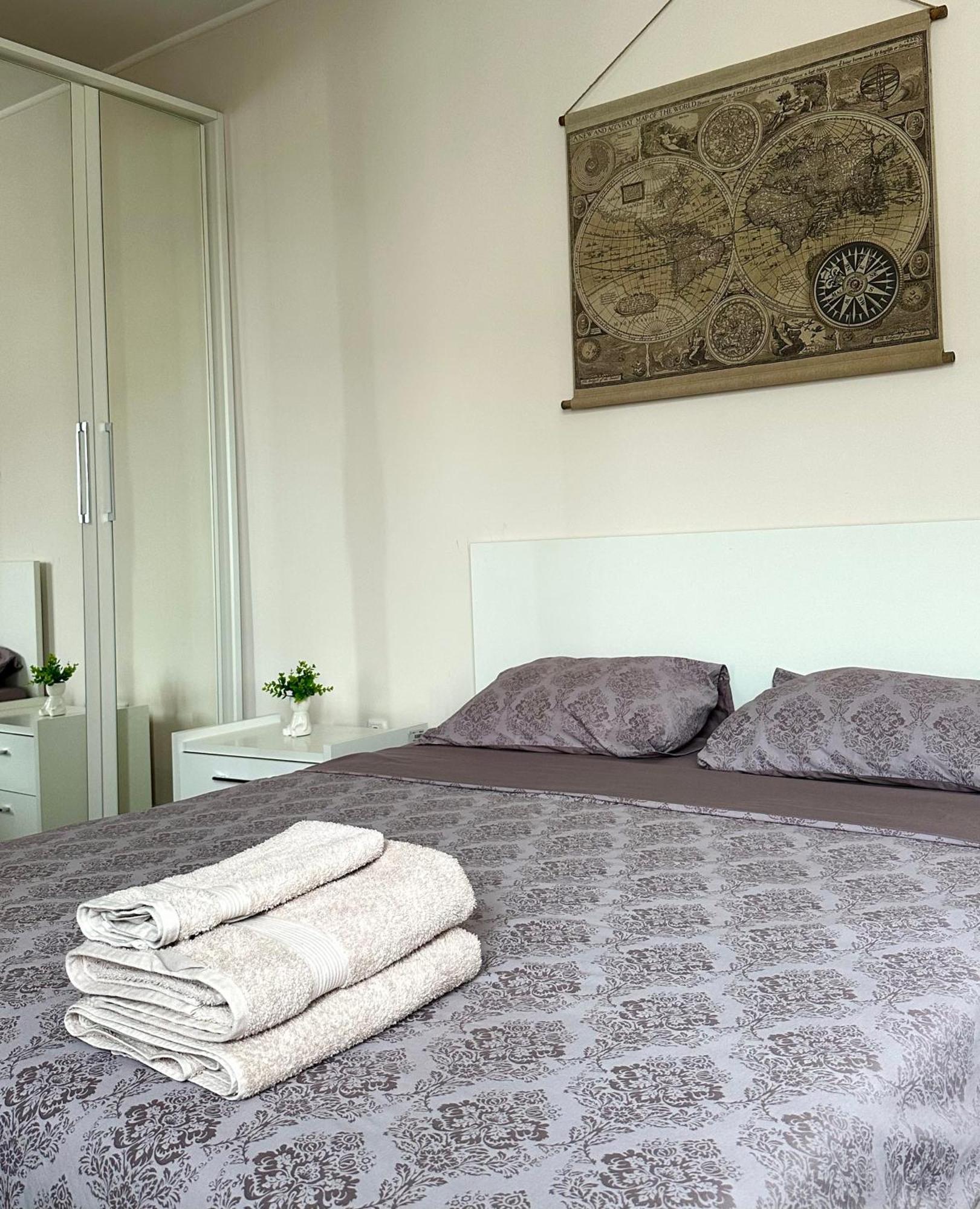 Moonlight Charming Shelter - 3Br 180º Balcony View Apartamento Oradea Exterior foto